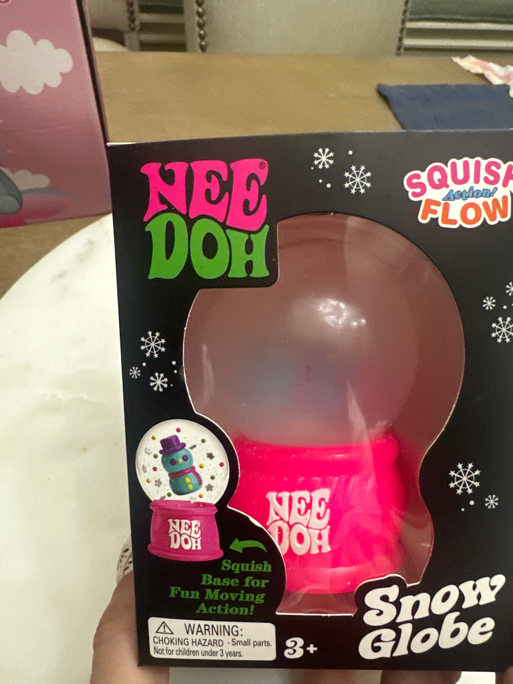 Light up snow globe needoh￼